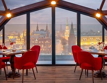 Установка деревянного шатра на крыше отеля Ritz Carlton Moscow 5*